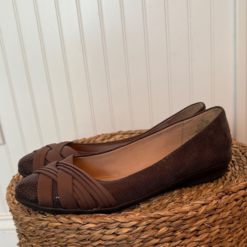 Easy Spirit Elegant Brown Women's Flats - 9 - Good Condition
